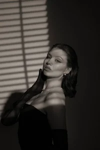 SelenaKiss_ in black and white Pic 3