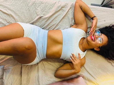 SamanthaFox_8 🔥😏 If today needs a spark… I might be it. Immagine  3