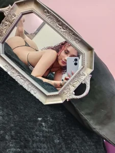 Cinthya-Gomez6 in the mirror Pic