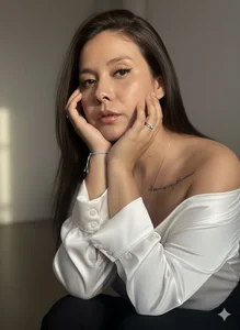 aimee_fordd 💋 Come closer... I want you to feel every word, every look, as if they were caresses 🌃🌻👑 Pic 2