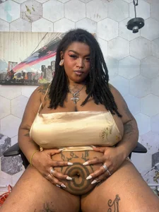 Anaa_Fuentess do you like the color gold?😏🔥🥺 Poză 3