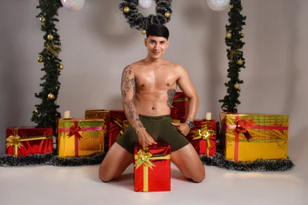 Damian23__ this will be a very hot christmas Pic 3