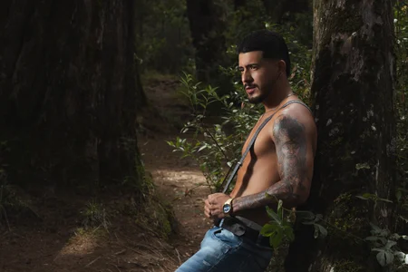 Bruno_Mattos Hot Woodcutter টি ছবি