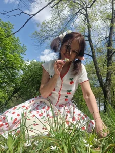 Lissabeta Cherry în forest Immagine  5