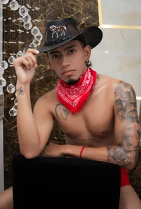 Public de Alejo_strong24  Imagens