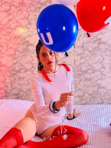 missnicollee Hot celebration💓🤍💙 slika 2
