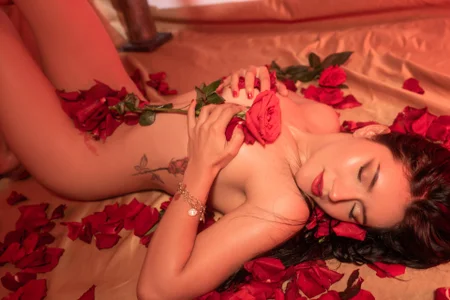 RoxanaBorns_ Happy Valentine's Day 💘🌹 Pic 4