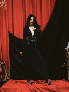 Amanda_River Romance with vampire Pic 5