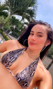 sexy girl in pool🍓 od Kay_falcon  snímek