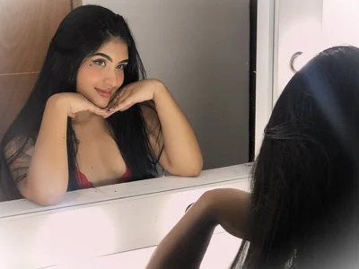 sabrinahimss kiss Pic 2