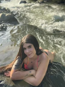 kloe_bella I enjoy getting wet💧🔥 Immagine  3
