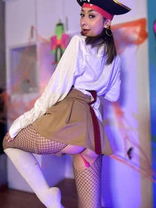 MilenaCrown Arrr...Who needs a captain when you can have me? 🎃 Pic 4