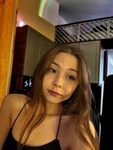 luna_young Public Pic 4