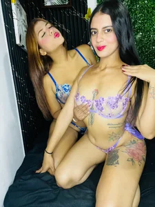 IsabellaRous_Oficiall Valentina&Isabella from Colombia for the world🌎🌸 slika 4