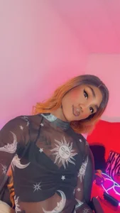 Kendall_hornyy Cheeky minx 😈 with radiant heat 🪬💥 Pic 4