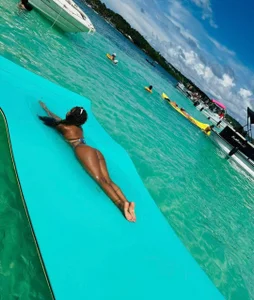 madisoncurt_ BEACH DAY Foto 2