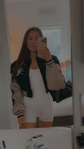 Hot_brunette_bella Public Foto 4