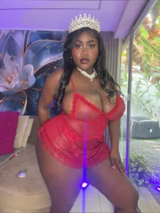blaisysmith UR BOOBS QUEEN IS HERE 😈 รูป  3