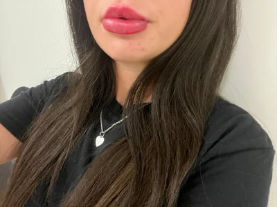 NaughtyGirlMia_ Public Pic 2