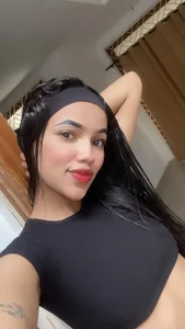 clara_em Public Pic 8
