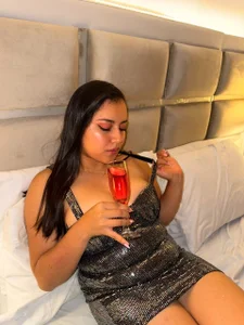 Chelsea_Evanss_ Public Εικόνα 3