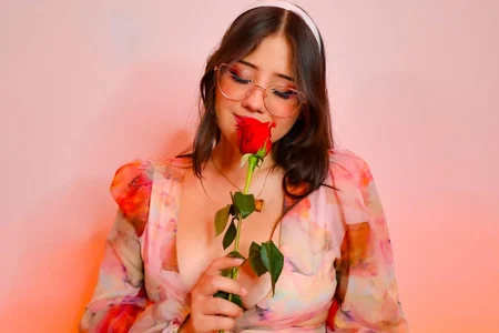 ImSofia222_ Date with me? 💕  2টি ছবি