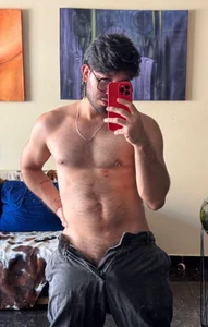 Ackerman_Eren_ Mirror selfie Foto 2