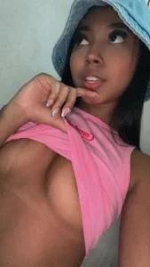 GabrielaLugo Look at me Immagine  4