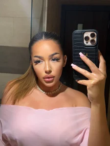 LisetteLuxe a bit serious😏 зображення