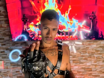 Laissez-vous envoûter par mon charme irrésistible, vous penserez toujours à moi 🥵 de Ryan_coopper  3 photos