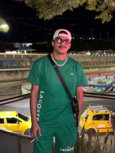 Green💚 de Straight_with_curls  4 Imagens