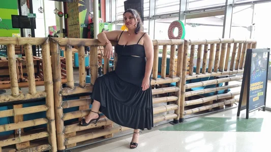 Aleja_Gonzales Happy New Year 2025 Bilde 2