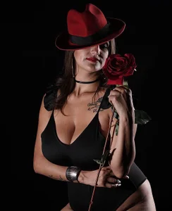Kathia_carter Public - {count, plural, one {תמונה אחת} two {שתי תמונות} many {# תמונות} other {# תמונות}}