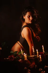 EmmaSanchez_ CANDDLES Gambar 8