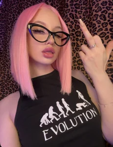 DorothyGilbert1 𝐖𝐨𝐦𝐞𝐧 𝐫𝐮𝐥𝐞 𝐭𝐡𝐞 𝐰𝐨𝐫𝐥𝐝! Immagine 