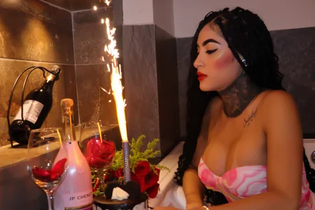 danna_berlin_ On this special day, join me to celebrate my birthday Immagine  4