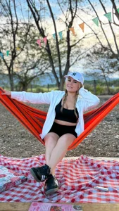 TaylorEvanss a walk outdoors... Pic 6