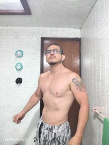 Moaning de tupadrastromalo  5 Imagens