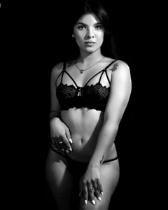 Isabella_francoo Back to Black Pic 2