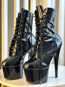 missmegann Each pair, a different version of me Foto 3