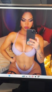 Cleo_De_Ville Public Pic