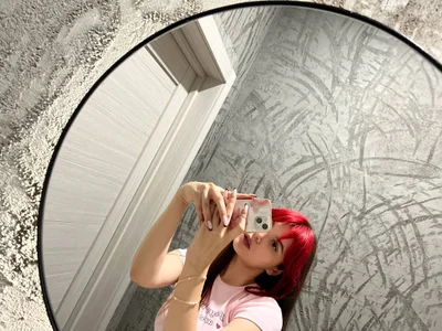 EvaThopson me and the mirror Pic 7