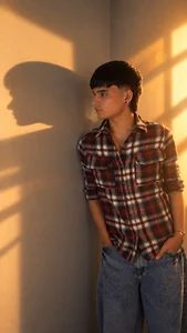 Golden light, confident energy. ✨ Which photo caught your attention first? de daimon_stan  5 photos