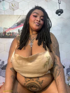 Anaa_Fuentess do you like the color gold?😏🔥🥺 Foto 4