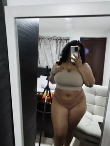 Curly__Bell Too Hot to Handle  снимка