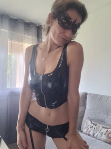 Eva_Lastar Outfits Live Show Pic 2