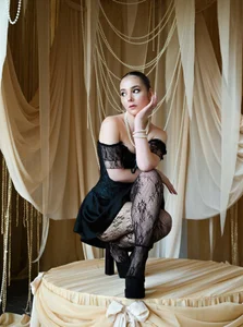 Maddy_Wood_ Public Pic 6