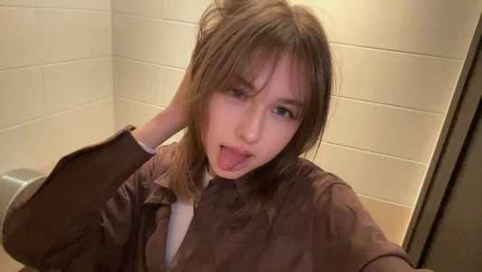 Soft Eyes, Sunny Skies 🤎 de SunnySikarskie  3 Imagens
