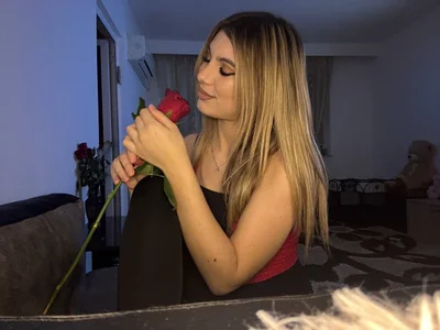 The girl with the rose de AnnieNox  Imagens