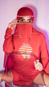 aisha-faraahPublic Bild